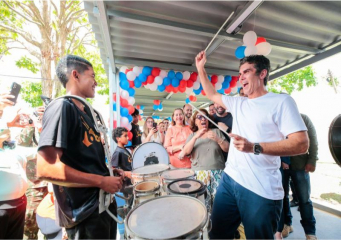 Foto: Governador dando o ritmo na banda